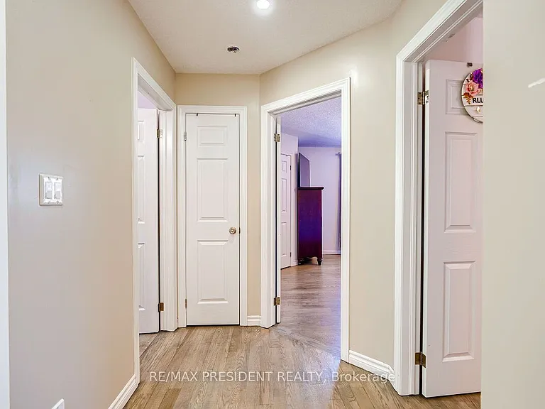 573 Forman Ave — Photo 15