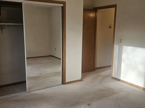 5th image of 2135 N Washington St APT 5