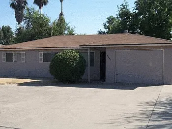 4443 N Emerson Ave photo 1