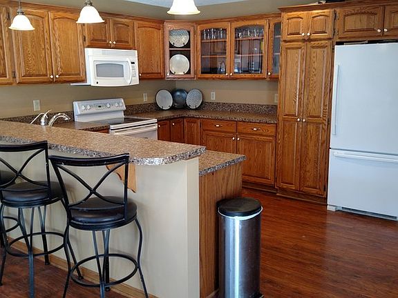 Kitchen : Perfect size kitchen for all your cooking needs