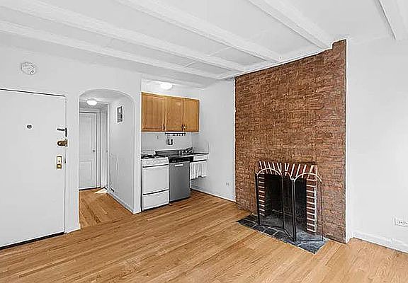 5th image of 15 Cornelia St APT 2R