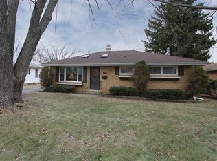 306 Meadow Ln, Lake Zurich, IL 60047