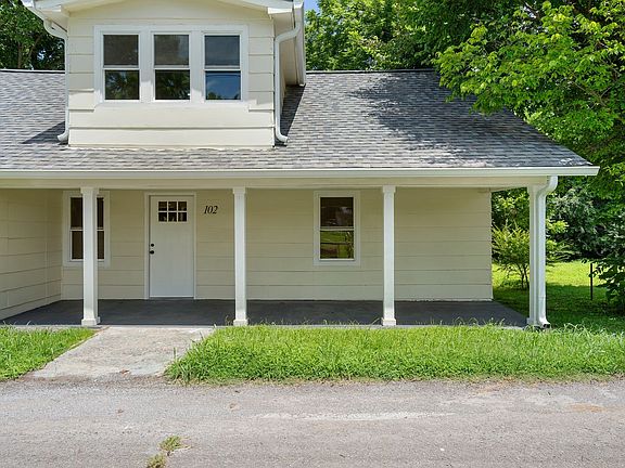3rd image of 102 Lowe St