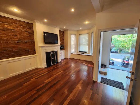 566 E 5th St #1, South Boston, MA 02127