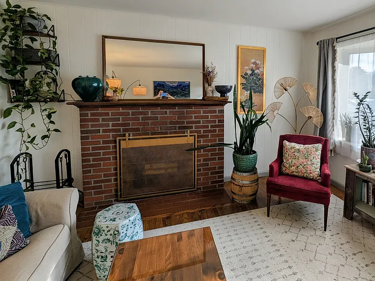 751 Lawrence Blvd — Photo 5