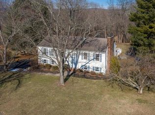 51 River Bend Rd, Clinton, NJ 08809