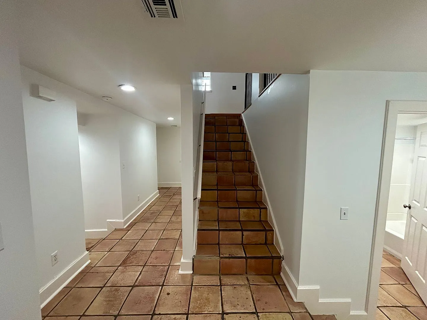Amazing townhome by Cherry St! — Photo 2