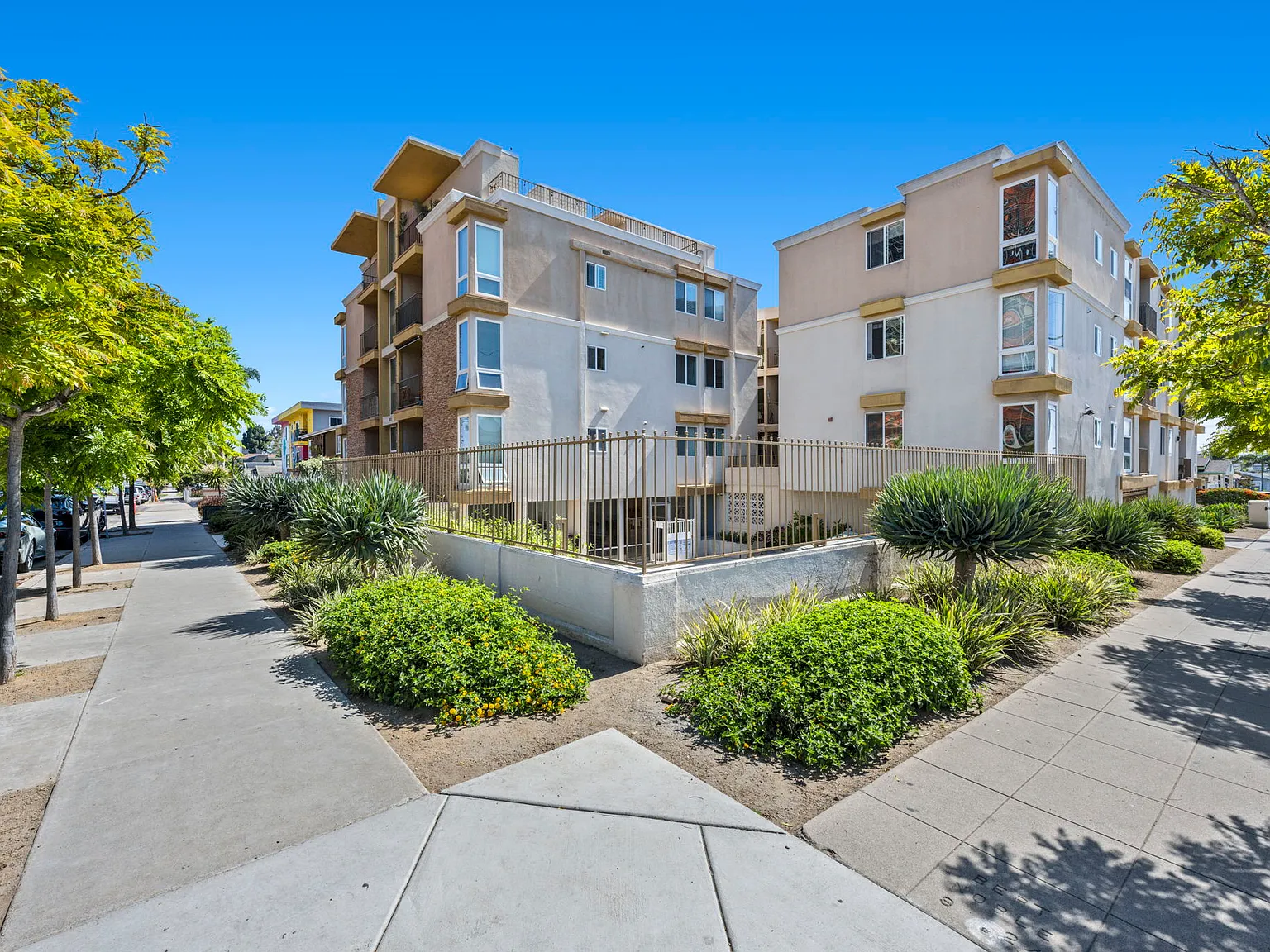 2 bed, 960 sqft, $3,500 — Photo 2
