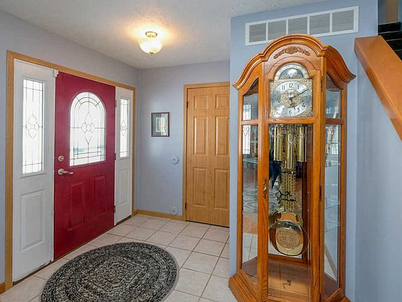 3rd image of 5888 Violet Ln