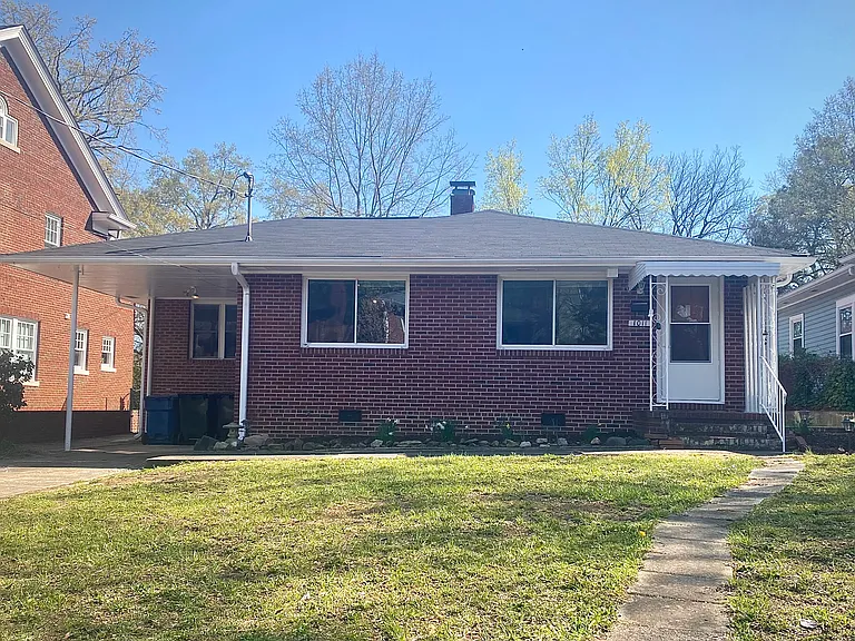 1011 Green St — Photo 1