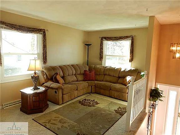 4th image of 320 Grape St