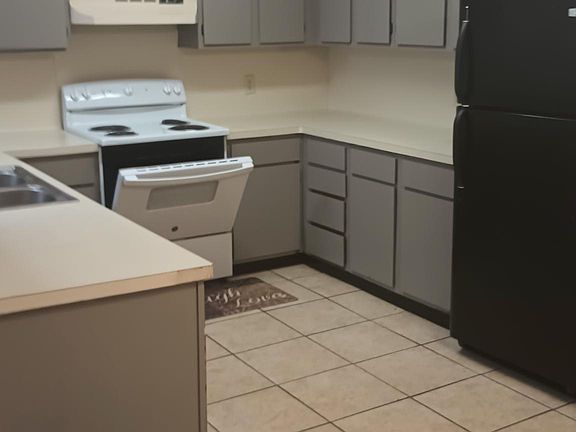 spacious Kitchen, plenty of cabinets