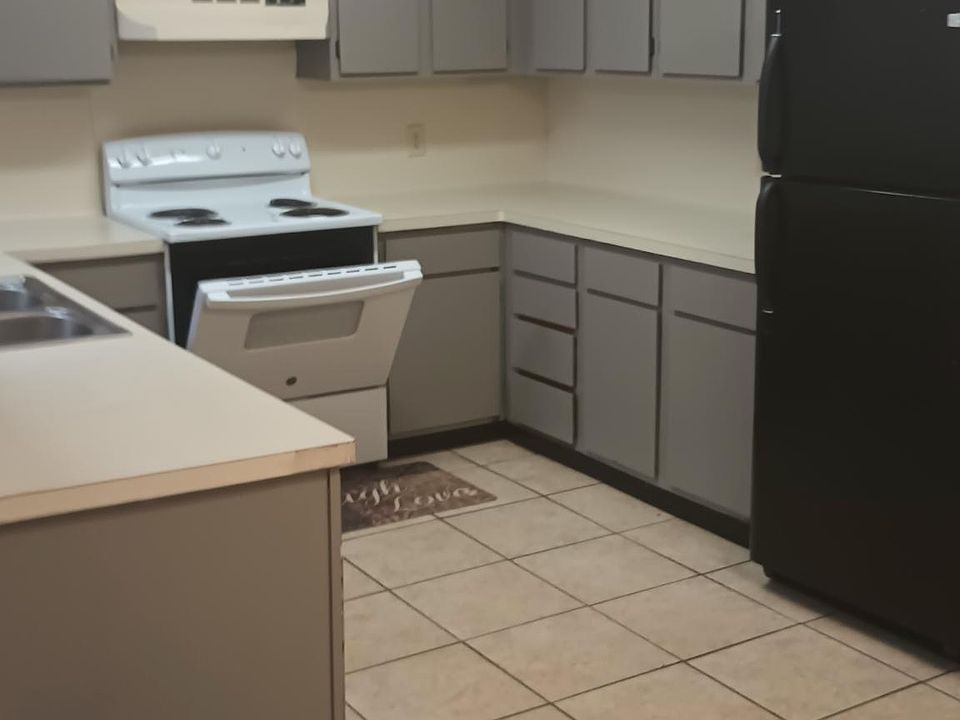 spacious Kitchen, plenty of cabinets