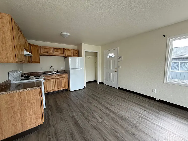 138 N Klevin St — Photo 3