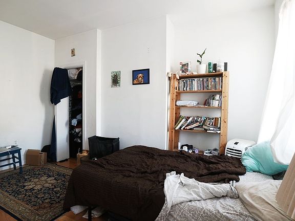 2nd image of 254 Menahan St APT 3