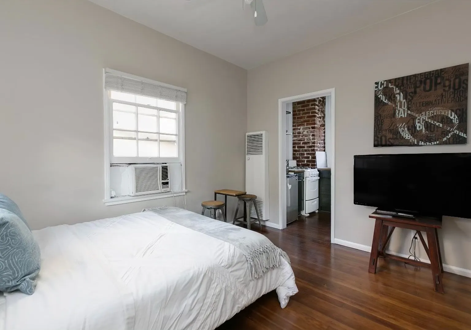 963 N. Doheny Dr. — Photo 2