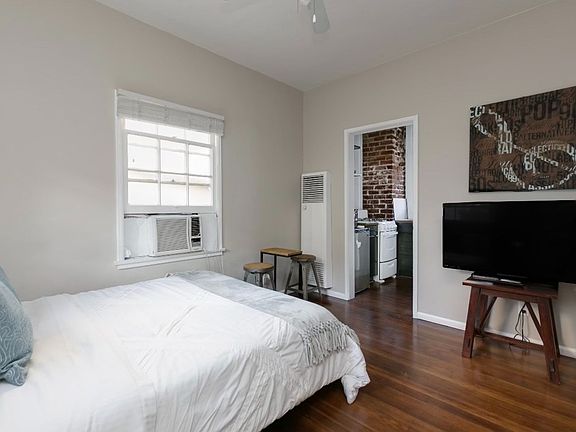 2nd image of 963 N Doheny Dr #967-3/4