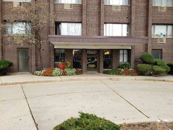 8444 W Wilson Ave Unit 404, Chicago, IL 60656