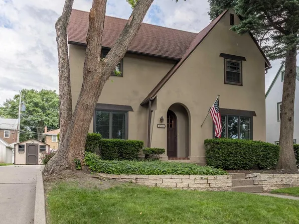 2510 Scott St, Davenport, IA 52803