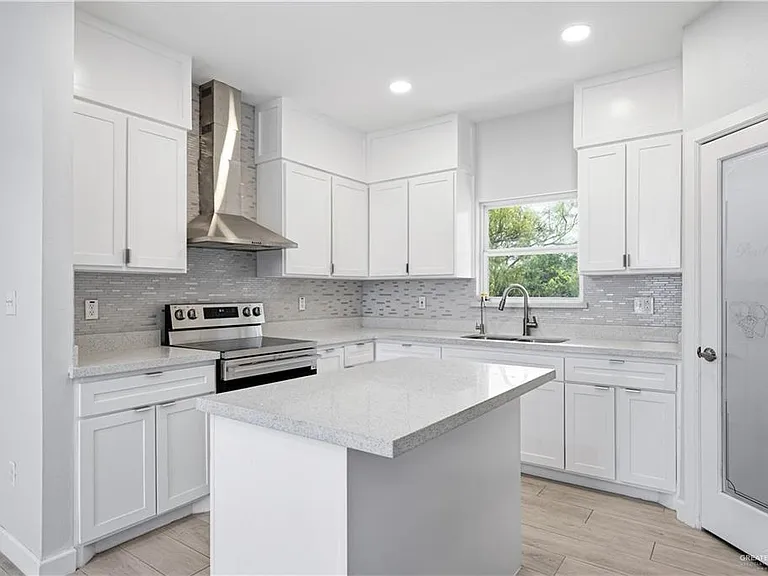 1212 Esperanza St — Photo 4