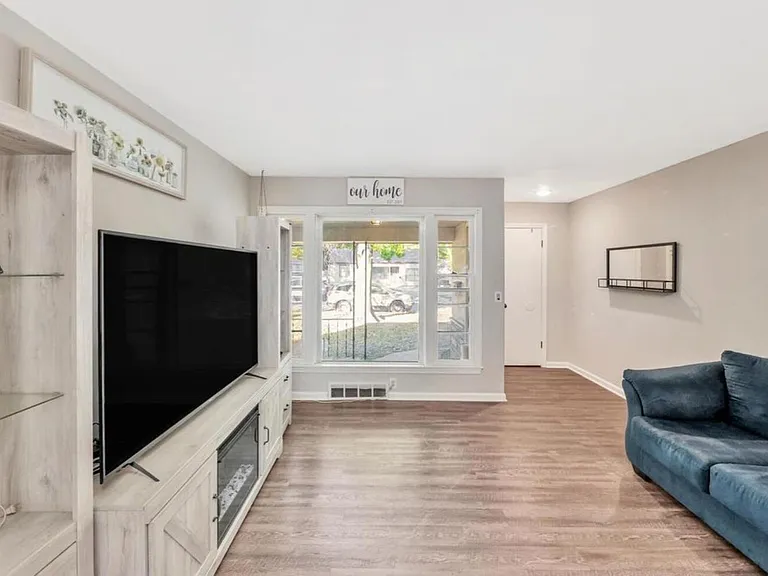 620 Waverly St — Photo 4