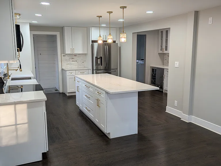 30 Lincoln Ave — Photo 2