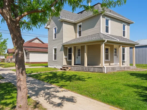 310 S 2nd Ave W, Newton, IA 50208