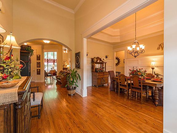 5th image of 467 Oak Forest Dr