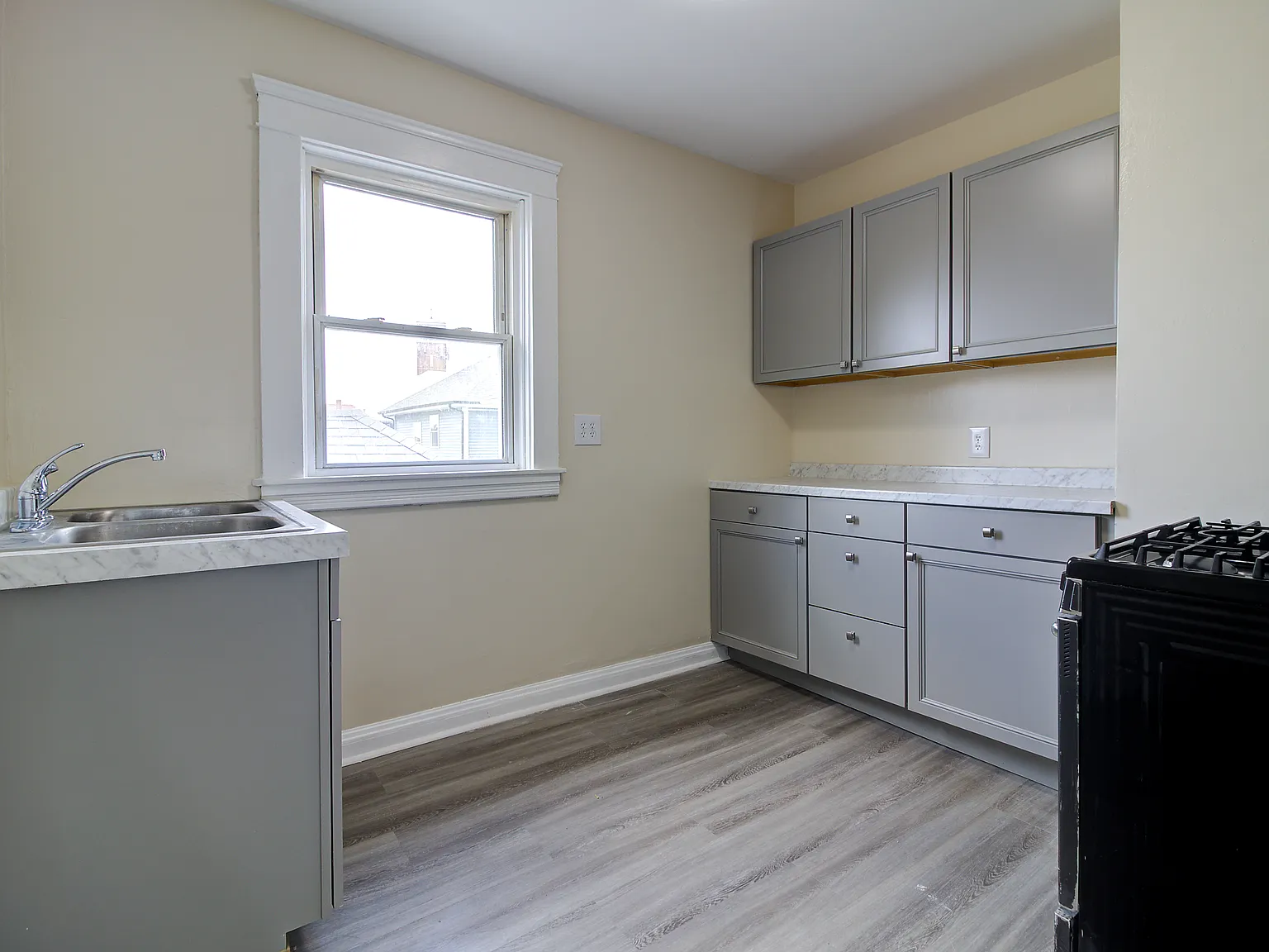 3 bed, 1170 sqft, $1,900 — Photo 4