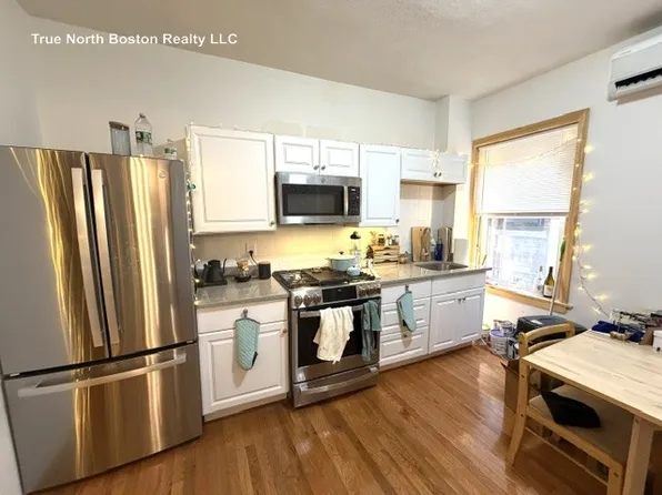 206 Hanover St, Boston, MA