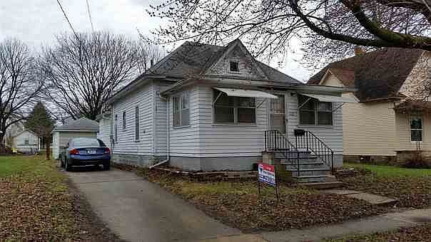 1st image of 121 3rd Ave NE
