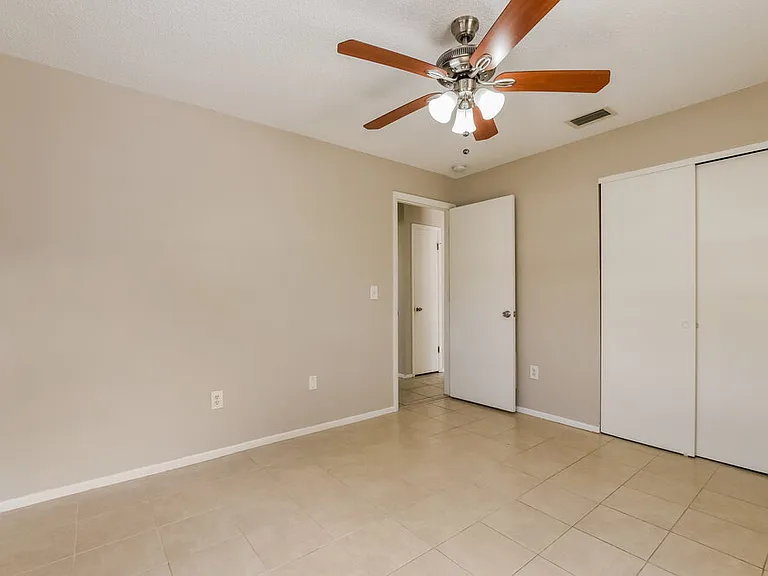 542 Salerno Dr — Photo 11