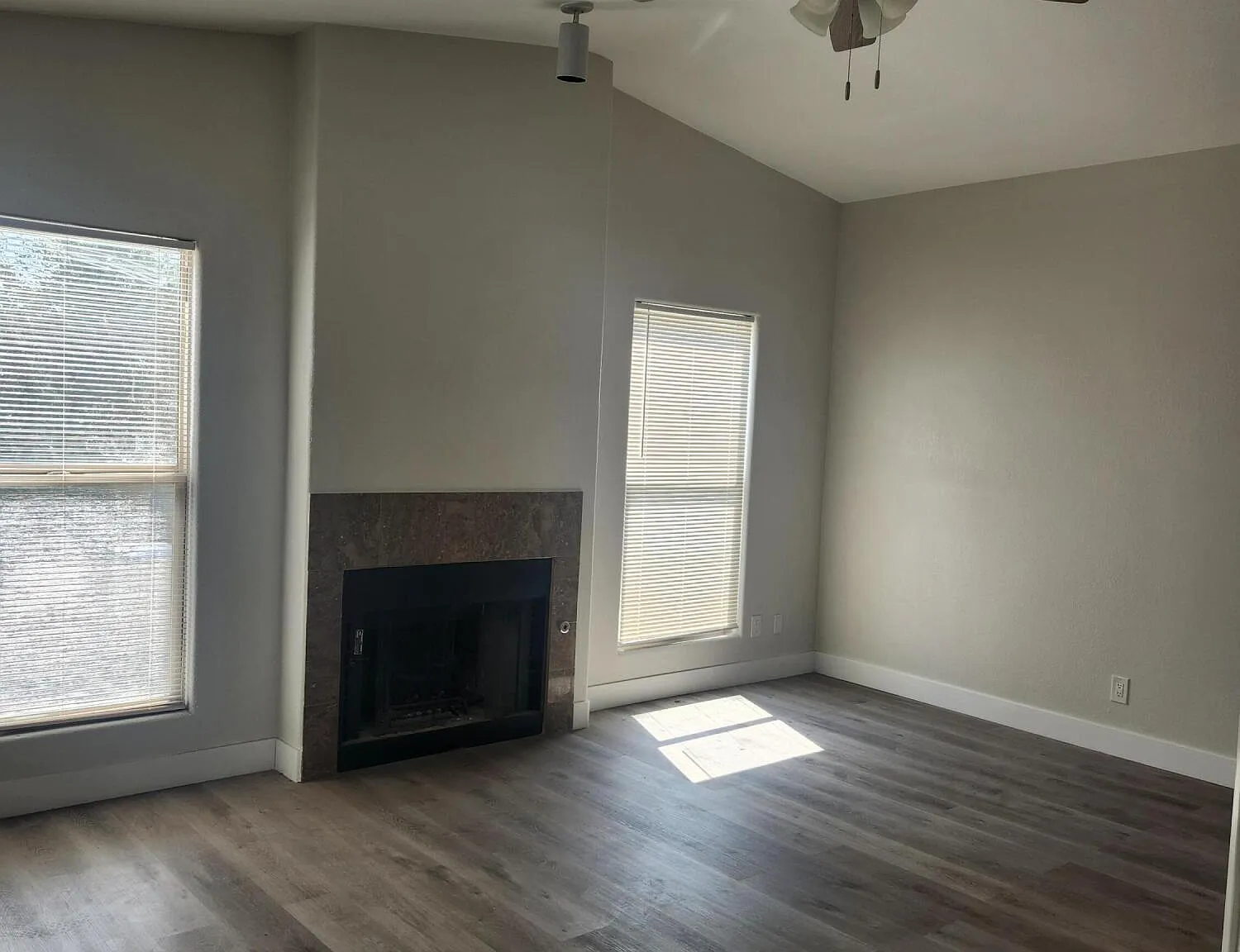 3 bed, 2.5 bath, 2126 sqft, $2,500 — Photo 4