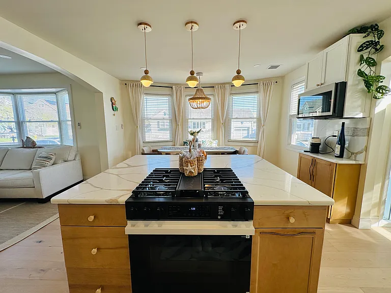 400 N Oxford Ave — Photo 13