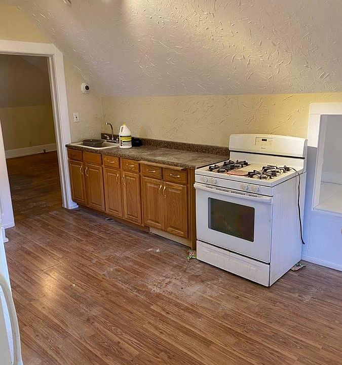 1st image of 3015A N Buffum St