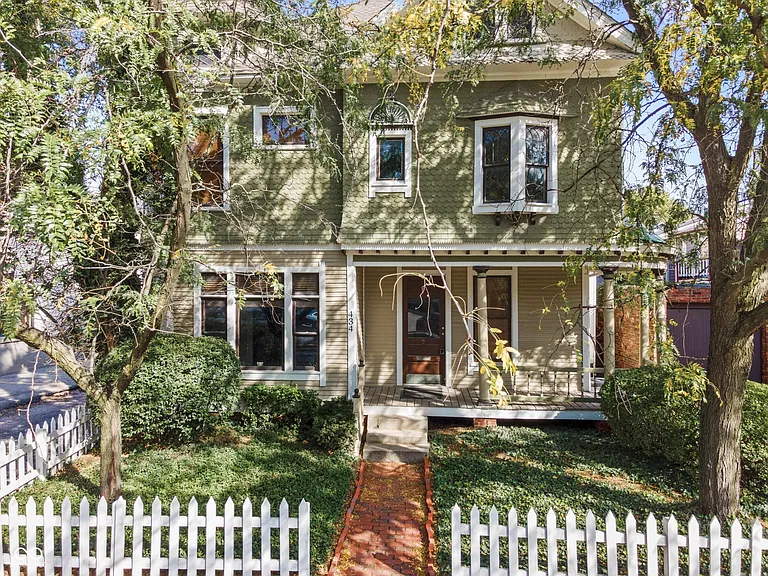 434 1/2 E New York St — Photo 14
