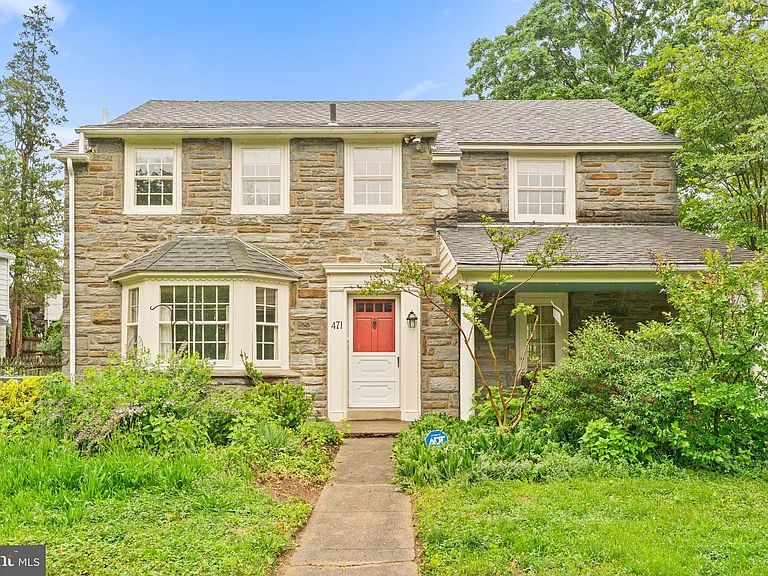 471 Athens Ave — Photo 2