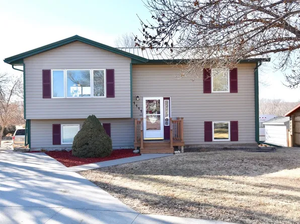 1111 S Cleveland Ave, Pierre, SD 57501