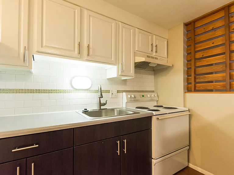 Topaz Apartments — Photo 36