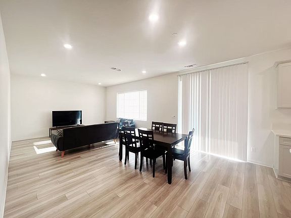 4th image of 16556 Globetrotter Ave
