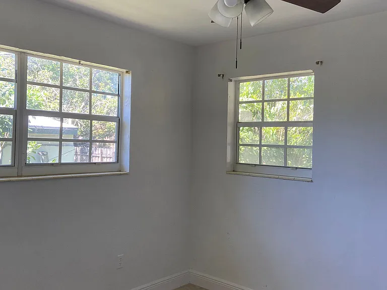 1421 NE 148th St #2-G — Photo 11