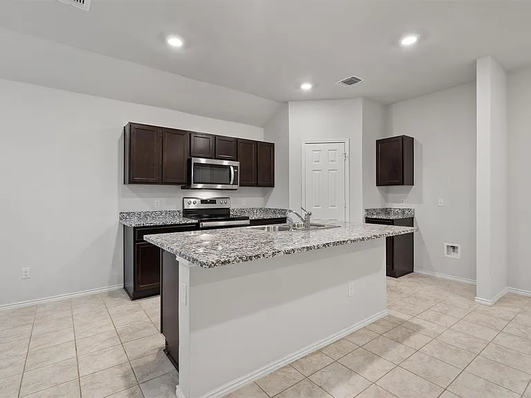 112 Ragnar Dr — Photo 8
