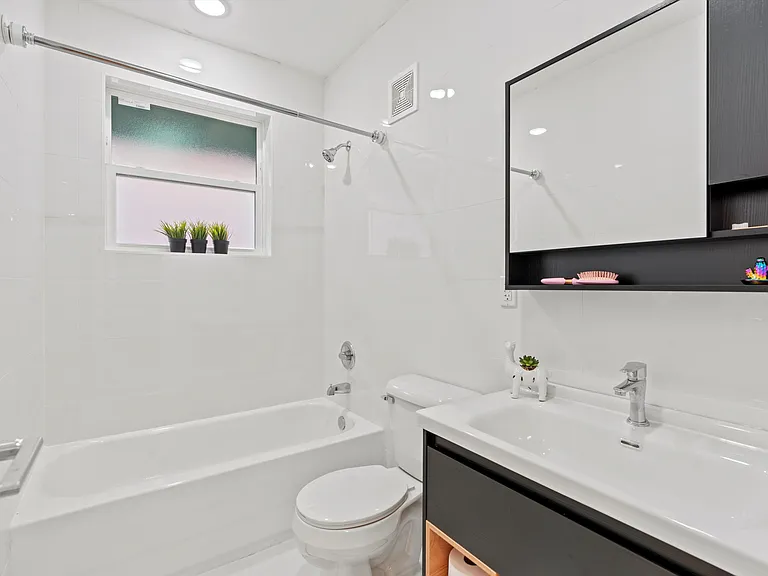 1504 Perry St #106 — Photo 9