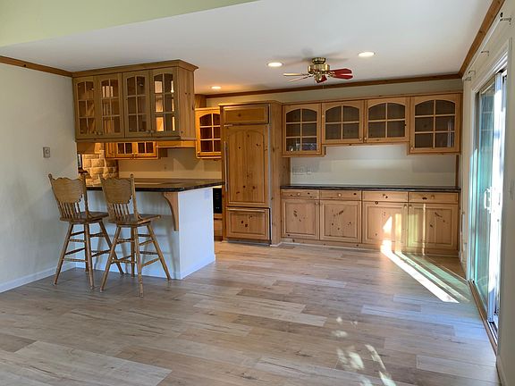 2nd image of 2588 Knightsbridge Ln