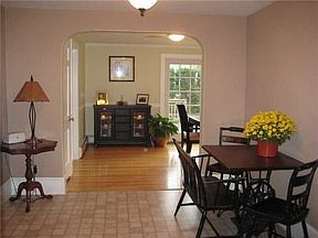 4th image of 34 Elmwood Dr