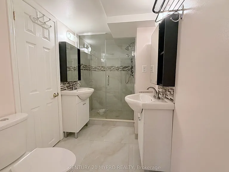 62 Geraldton Cres #LOWER — Photo 6