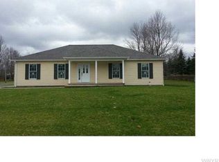 7 Manor Ln, Middleport, NY 14105
