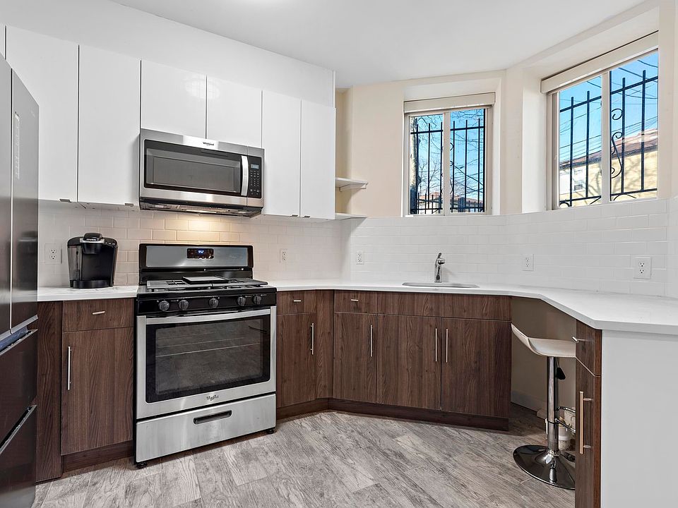 1st image of 300 Clerk St #B