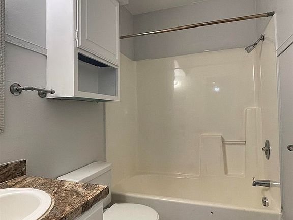 2nd image of 712 NE 11th St