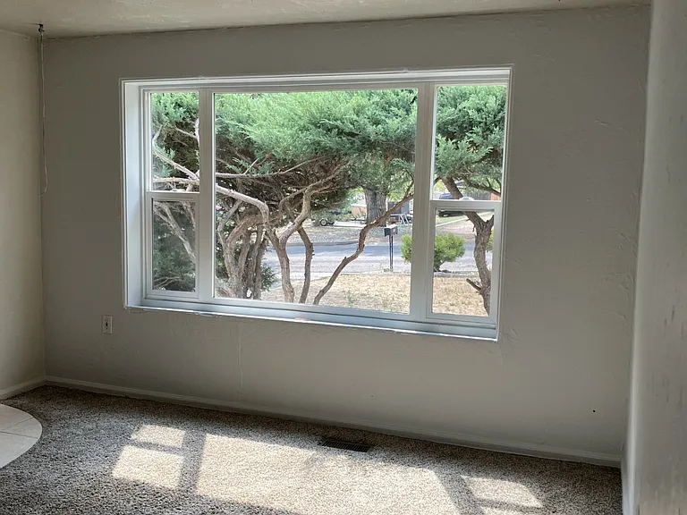 1017 Sunset Rd — Photo 2